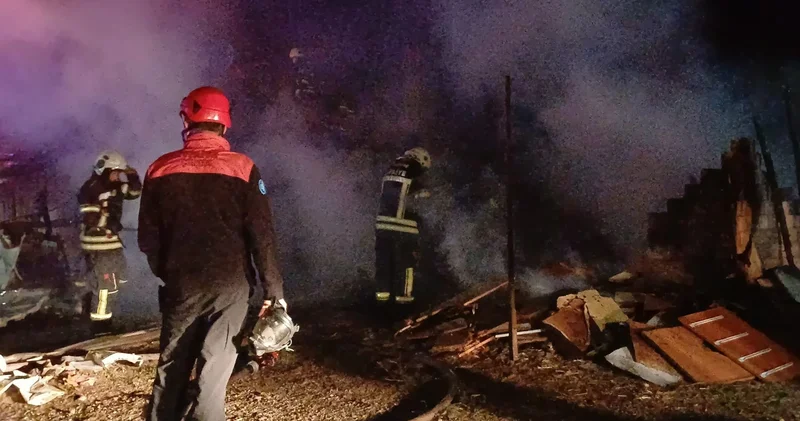 Çorum’da müstakil ev alev alev yandı