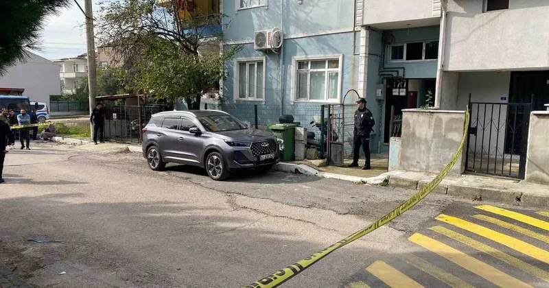 Kocaeli de vahşet! Çocuklarının annesini bıçaklayarak öldürdü... Katil ağır yaralı