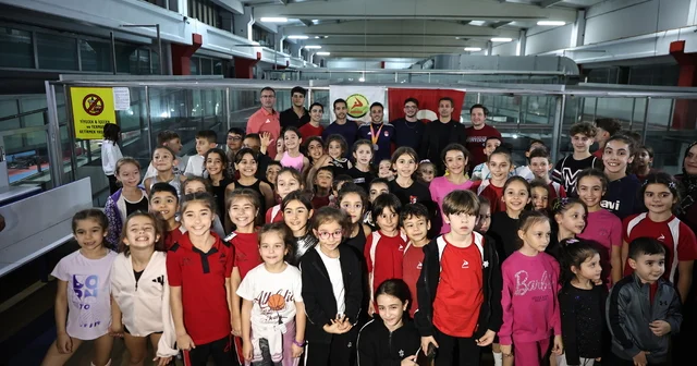 Adem Asil e küçük sporculardan büyük ilgi İzmir Haberleri