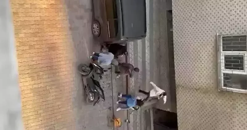 Sultangazi de bir çift, kadının eski sevgilisi tarafından sokak ortasında darbedildi