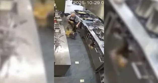 Çin de korkunç kaza: Kaynar çorba aşçıyı böyle haşladı