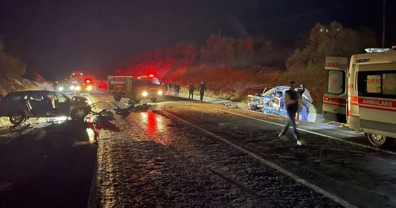 Uşak ta cip ile otomobilin çarpışması sonucu karı koca öldü, 3 kişi yaralandı