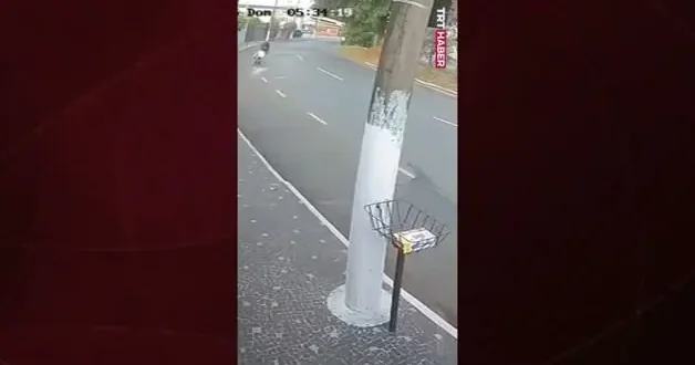 Brezilya da feci kaza! Virajı alamadı direğe çarptı