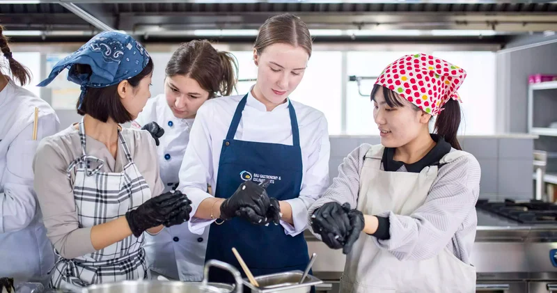 Japon öğrencilere Türk mutfağı dersi