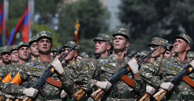 Ermenistan da zorunlu askerlik süresi kısaltıldı