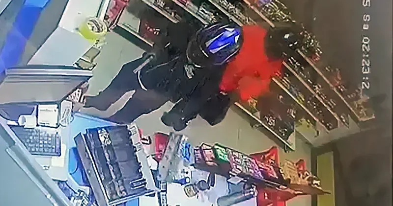 Akaryakıt istasyonlarını soyan kasklı şüpheliler tutuklandı