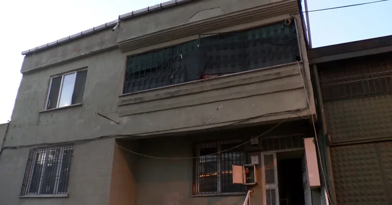 İstanbul da sabaha karşı evde patlama! Daire kullanılamaz hale geldi, yaralılar var