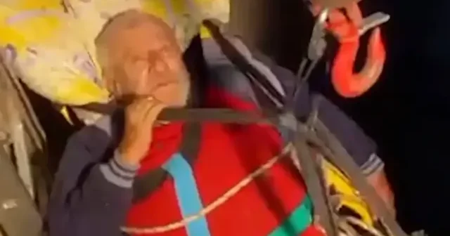 İzmir’de 12 metrelik kuyuya düşen vatandaşı itfaiye kurtardı VİDEO İZLE