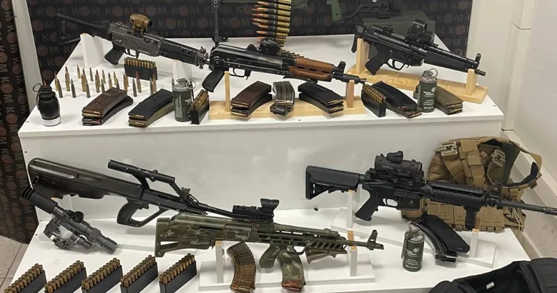 Mardin de içinde gaz ve sis bombalarının da olduğu çok sayıda mühimmat ele geçirildi