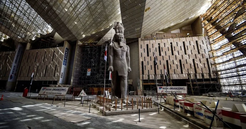 Yapımında 1 milyar dolar harcandı: Dünyanın en büyük müzesi kapılarını açtı Sözcü Gazetesi