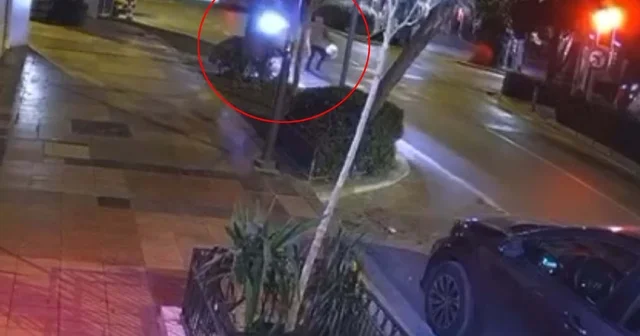 Motosikletin çarptığı yaya hayatını kaybetti; kaza kamerada İzmir Haberleri