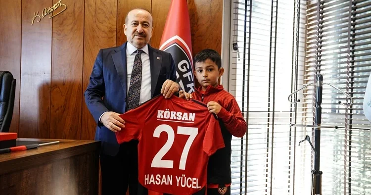 Depremzede Hasan Yücel, Gaziantep FK tesislerinde ağırlandı!