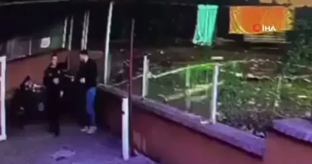 Bursa da itfaiye personeli ölümden döndü: Balkondan atılan kola şişesi patladı