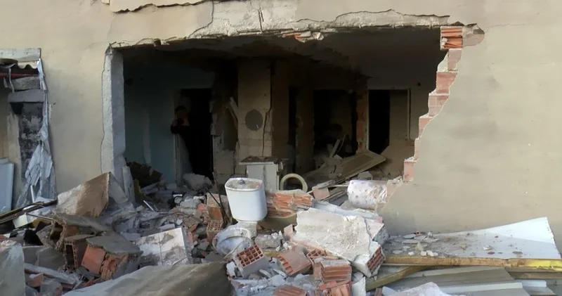 Termosifon bomba gibi patladı; 2 kişi yaralandı