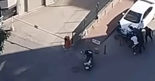 Kuryenin tartıştığı grup tarafından darbedildiği anlar kamerada Adana Haberleri