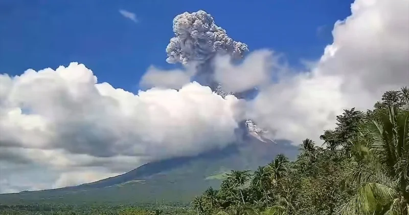 Mayon Yanardağı ndaki patlama sonrası 6 kilometrelik alan için tahliye tavsiye edildi