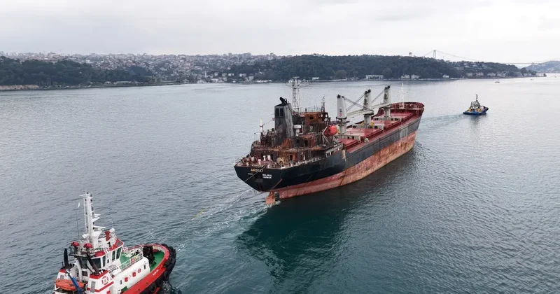 İstanbul Boğazı nda trafik askıya alındı