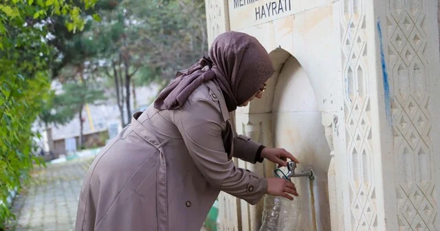 Gümüşhaneli kadın sanatçı, unutulmaya yüz tutan mezarları ve çeşmeleri yeniliyor Gümüşhane Haber Habertürk Yerel Haberler