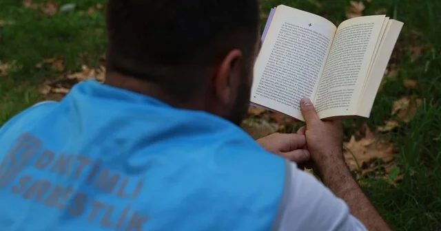 Diyarbakır da yükümlüler mekan mefhumuna bakılmaksızın kitap okuyor Diyarbakır Son Dakika Haberleri Habertürk Yerel Haberler