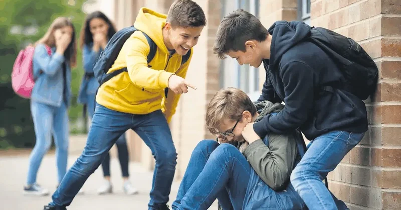 Dünyada 156 milyon genç akran şiddetine maruz kalıyor