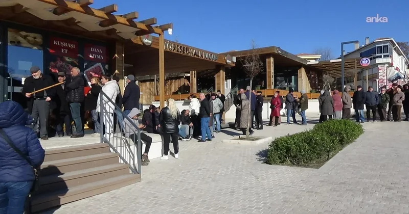 İşte vatandaşın yılbaşı günü: Ucuz eti duyan kuyruğa koştu Sözcü Gazetesi