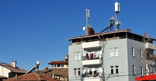 Hisarcık ta mahalle sakinlerinden baz istasyonuna tepki Kütahya Haberleri