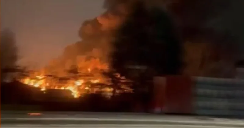 SON DAKİKA I Esenyurt ta fabrika yangını: Çok sayıda itfaiye ekibi müdahale ediyor!