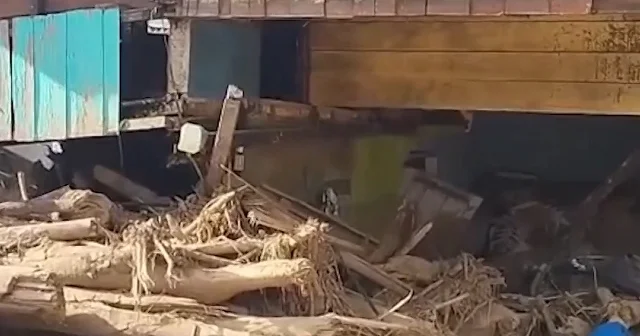 Endonezya da selin bıraktığı hasar görüntülendi VİDEO İZLE