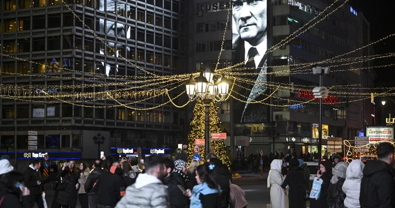 Ankara da yılbaşı önlemleri: 641 noktada, 19 bin 42 emniyet personeli ile asayiş tedbirleri uygulanacak