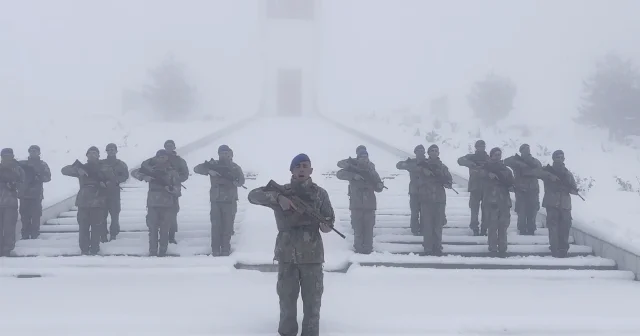 MSB mehmetçiğin yeni yıl mesajını paylaştı: Aynı azim aynı inançla vatan nöbetindeyiz VİDEO İZLE