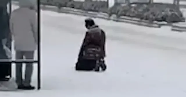 Vakti geçirmedi karın üzerinde namazını kıldı: Elazığlı vatandaşın o anları cep telefonu kamerasına yansıdı VİDEO İZLE