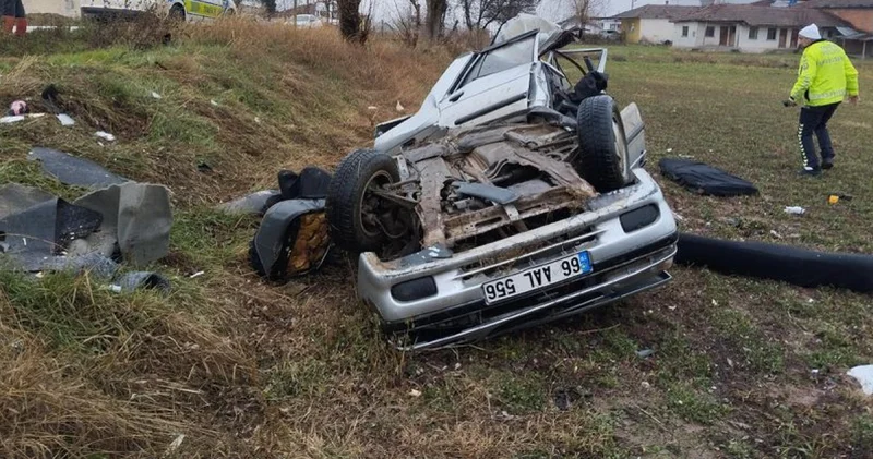 Son dakika: Tokat ta feci kaza: İkiye ayrılan otomobil sürücüsü ağır yaralandı Son dakika haberleri