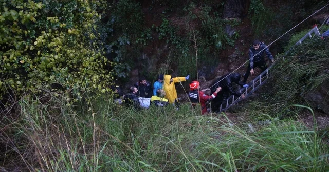 Fethiye de otomobil uçuruma düştü Muğla Haberleri