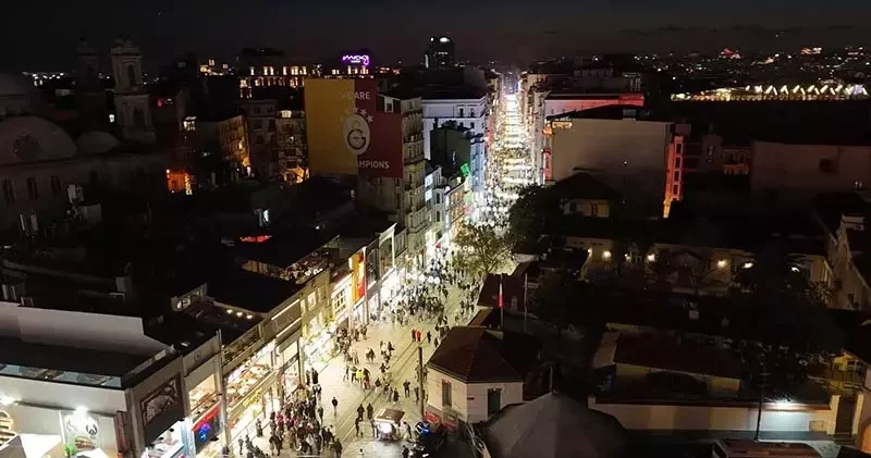 Yeni yıla saatler kala Taksim Meydanı havadan görüntülendi