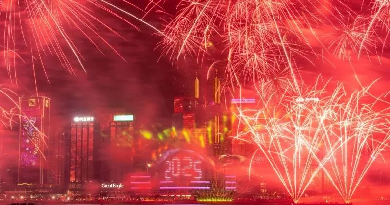 1948 den bu yana en büyük yangınla sarsılmışlardı; Hong Kong da bu yıl geleneksel yılbaşı havai fişek gösterisi olmayacak