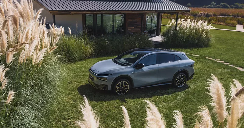 Menzil kaygısı tarih oluyor: İşte dünyanın depoları tam doluyken en uzun giden hibrit SUV u!