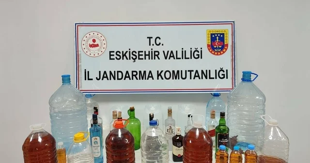 Jandarma satışa hazırlanan 78 litre kaçak alkolü ele geçirdi, 1 kişi yakalandı Eskişehir Haberleri