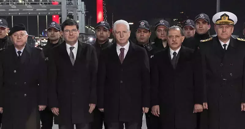 Vali Gül, 15 Temmuz Şehitler Köprüsü nde denetimlere katıldı; sürücülerin yeni yılını kutladı