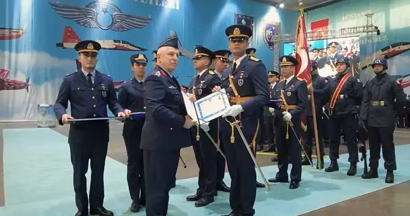 Orgeneral Kadıoğlu, İzmir de Pilotaj Mezuniyet Töreni ne katıldı