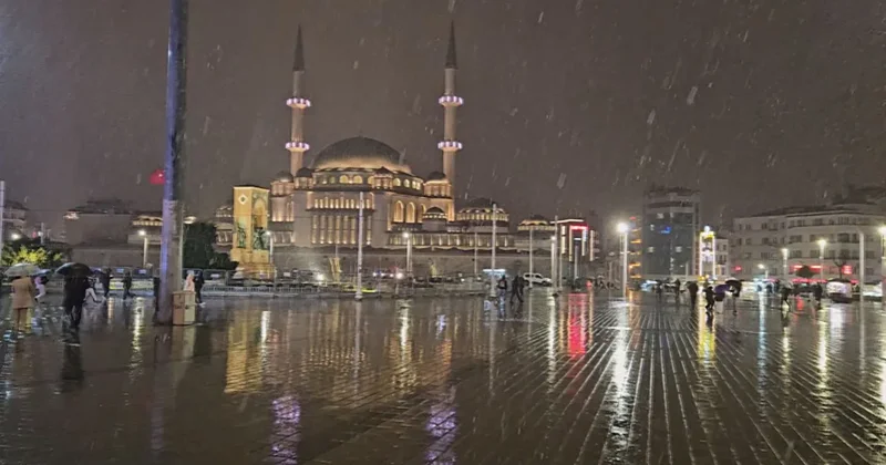 İstanbul da lapa lapa kar yağdı: İstanbul da okullar tatil mi? Vali Gül açıkladı!