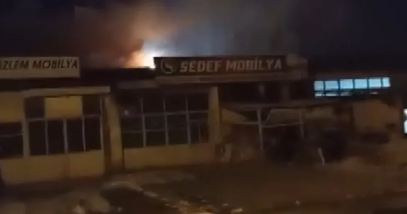 Mobilya atölyesi alev alev yandı! O anlar kamerada