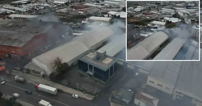 Esenyurt’ta devam eden fabrika yangını havadan görüntülendi Gündem Haberleri