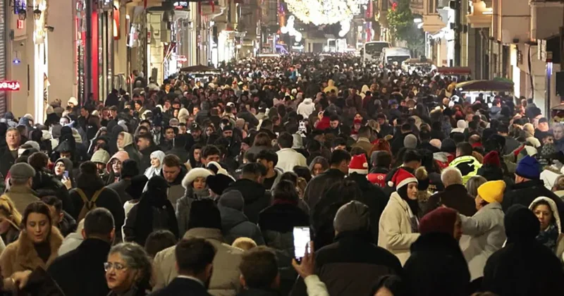 Türkiye 2026 yılına coşkuyla giriyor! Meydanlar adeta dolup taştı...