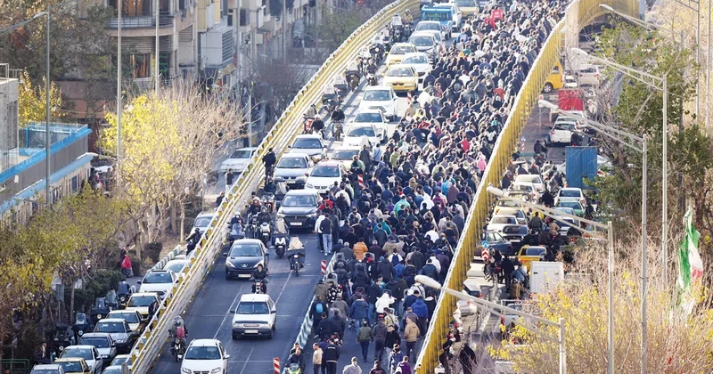 İran’da ‘riyal’ protestoları
