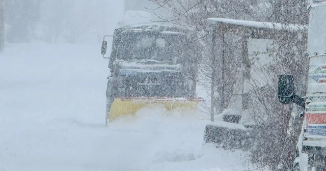 Mehmetçik karla kaplı yolları açtı Şırnak Haberleri