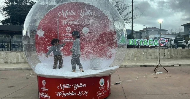Beyağaçlılar yılbaşı hatıralarını dev kar küresiyle ölümsüzleşiyor Denizli Haberleri