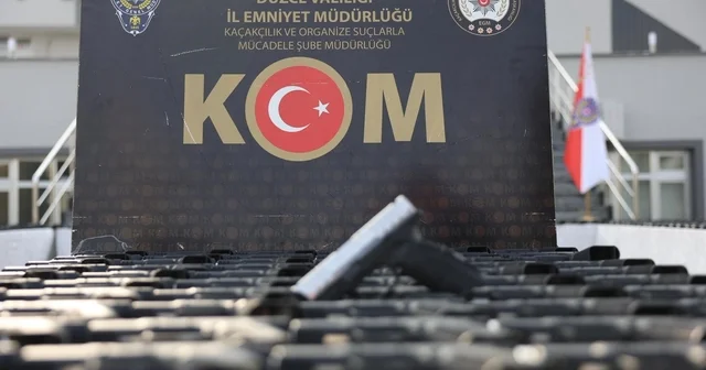 Polis ve Jandarmadan yeni yıl öncesi kaçak alkol operasyonu 10 günde 5 bin 923 kişi sorgulandı 900 litre kaçak alkol ele geçirildi Düzce Haberleri