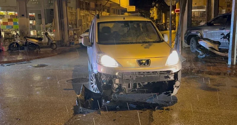 Motosiklet ile otomobil çarpıştı! Sürücü hastaneye kaldırıldı