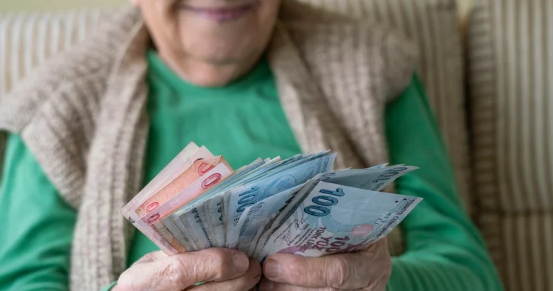 Prim borcu olan emeklinin aylığında kesinti Sosyal Güvenlik Haberleri