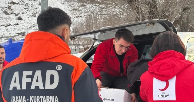 Kızılay, AFAD ve gönüllüler, Tunceli nin zorlu kış şartlarında ihtiyaç sahiplerine ulaştı Tunceli Haberleri